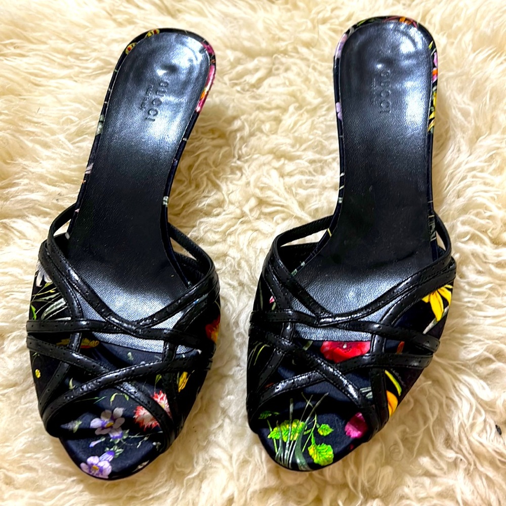 Beautiful and timeless Gucci Floral size 8B